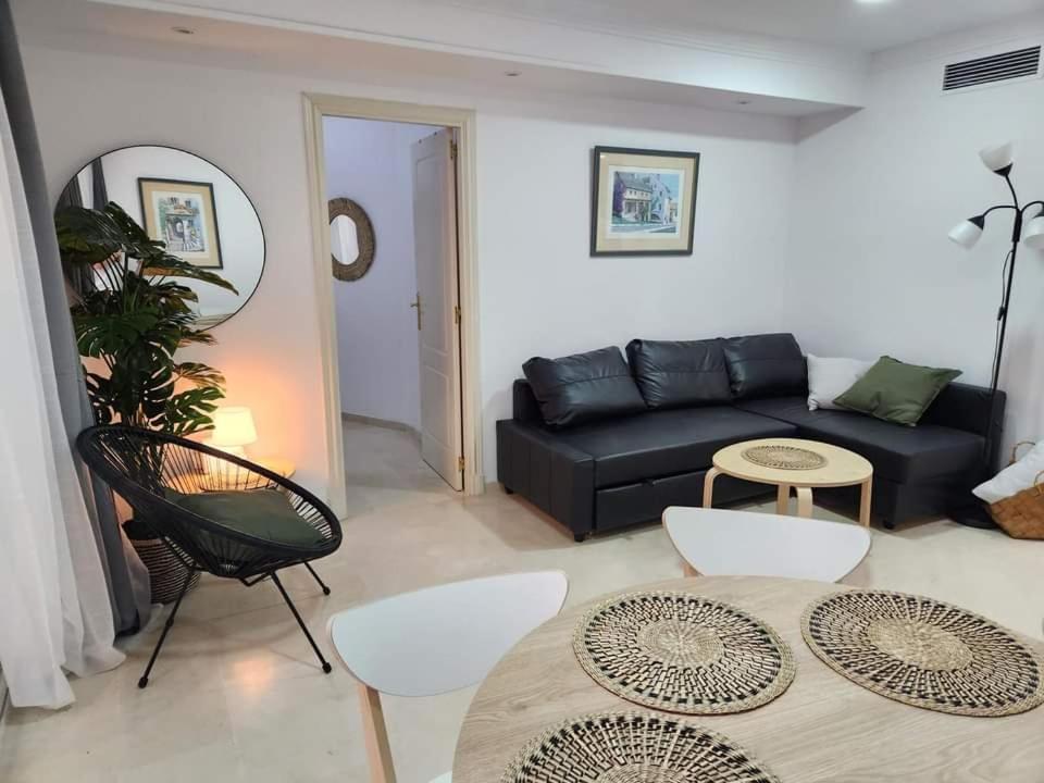 Apartment Beachfront Accommodation Estepona Dış mekan fotoğraf