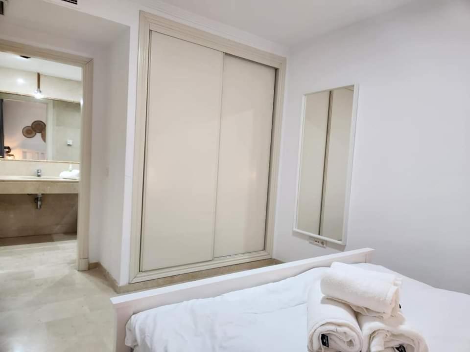 Apartment Beachfront Accommodation Estepona Dış mekan fotoğraf