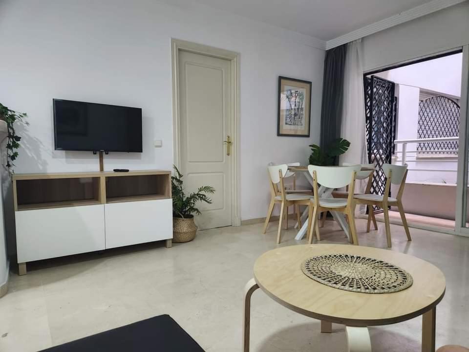 Apartment Beachfront Accommodation Estepona Dış mekan fotoğraf