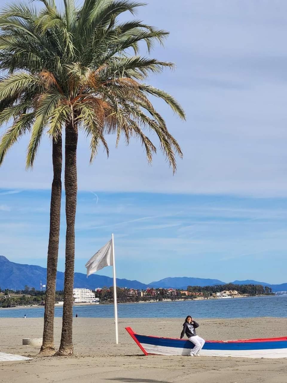 Apartment Beachfront Accommodation Estepona Dış mekan fotoğraf